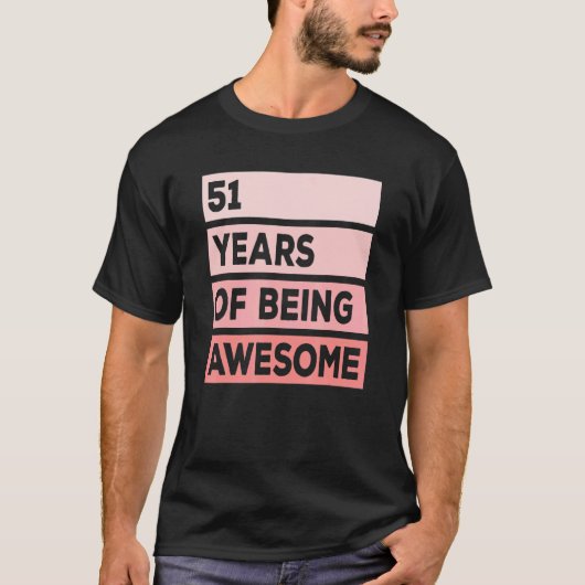 51歳になる可愛い51素晴らし歳誕生日ピンク Tシャツ (正面)