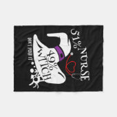 51% ナース 49% 魔女 押しちゃダメ 面白いよ ナース ハル フリースブランケット (正面(横))