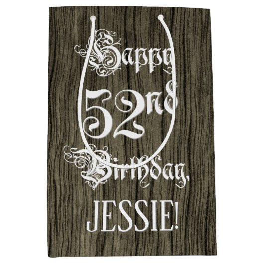 52番目の誕生日: ファンシー、フェイク木目+名前をカスタムする ミディアムペーパーバッグ (正面)