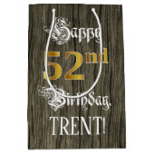 52番目の誕生日:フェイク金ゴールドルック&ウッドフェイクパターン ミディアムペーパーバッグ (正面)