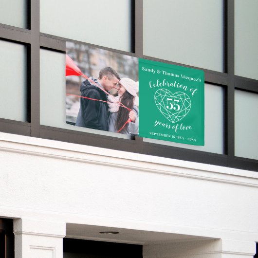 55周年記念エメラルドグリーンハートカスタム写真 横断幕 (ビルの外側)