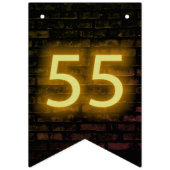 55誕生日のネオンサインオンブリック バンティングフラッグ (第1の旗)