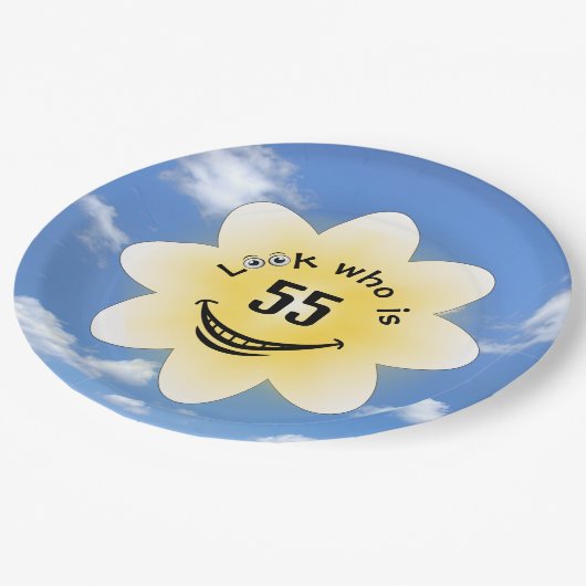 55誕生日夏の日差しと雲 ペーパープレート (アングル)