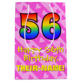 56誕生日:おもしろいピンクハートストライプ、レインボー56 ミディアムペーパーバッグ (正面)