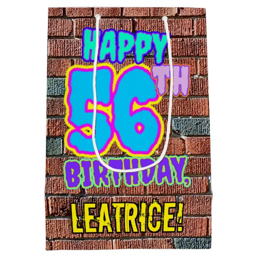 56誕生日:おもしろい、アーバングラフィティインスパイアルック ミディアムペーパーバッグ (裏面)