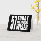57おもしろい誕生日:57 TodayとNone the Wiser カード (黄色い花)
