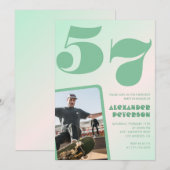 57歳の誕生日ボーイフォト招待状 グリーン グラデーション 招待状 (正面/裏面)