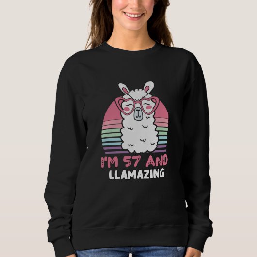 57 Year Old Bday Llamazing 57th Birthday Llama スウェットシャツ (正面)