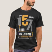 57 Years Of Being Awesome 57th Birthday Tシャツ (正面)