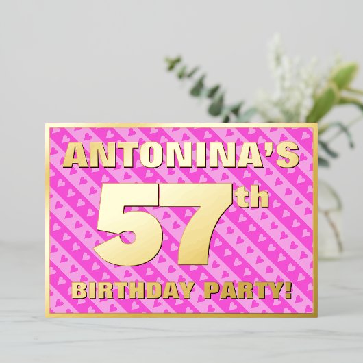 57th Birthday Party —おもしろいピンクのハートとストライプ 箔招待状 (立ち正面)
