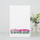 5.5インチx 8.5インチ水彩ピンクのチューリップひな形 便箋 (スタンド正面)