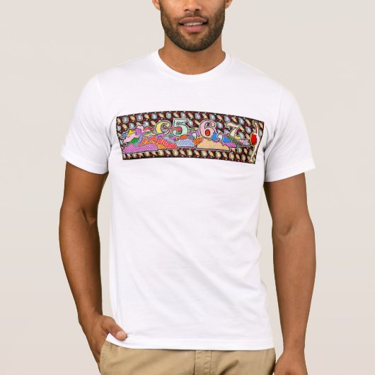 5 6 7つは天国のTシャツにあなたの腕を上げます Tシャツ (正面)