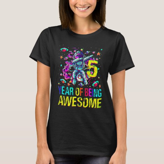 5 Birthday Year Of Being Awesome Astronaut 1 Tシャツ (正面)