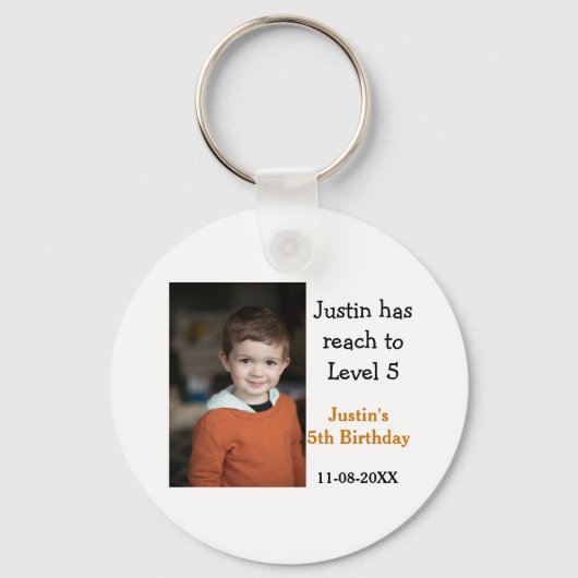 5th birthday game on boy photo name modern date  キーホルダー (正面)