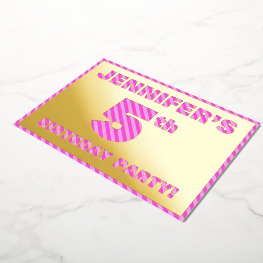 5th Birthday Party —はっきりした、おもしろい、ピンクストライプの 箔招待状 (回転した状態)