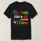 5th Grade Here I Come Teacher Back To School Boys  Tシャツ (デザイン正面)