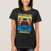 5th Grade level complete Retro Graduation Video Ga Tシャツ (正面)