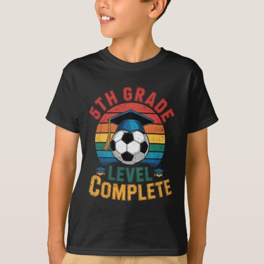 5th Grade Level Complete Soccer Boy Girl Last Day  Tシャツ (正面)