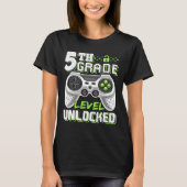 5th Grade Level Unlocked Video Game Byck To School Tシャツ (正面)