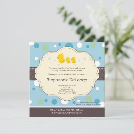 5x5男の子の双生児のゴム製アヒルのベビーシャワーの招待状 招待状 (スタンド正面)