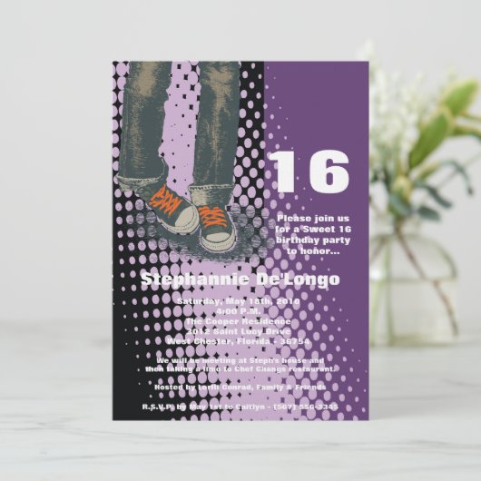 5x7パープルスニーカースイート16誕生日招待状 招待状 (スタンド正面)