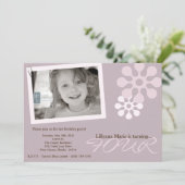 5x7パープルフラワーフォトバースデーパーティーの招待 招待状 (スタンド正面)