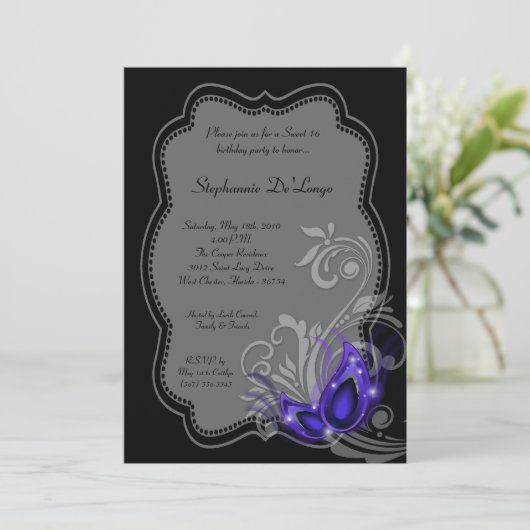 5x7パープルマスカレードスウィート16誕生日招待状 招待状 (スタンド正面)