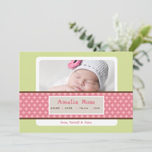 5x7女の赤ちゃんのピンクの緑の写真の誕生の発表 案内状 (スタンド正面)