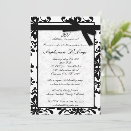 5x7白黒のダマスク織の弓誕生日の招待状 招待状 (スタンド正面)