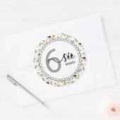 6か月のマイルストーンベビーのグラフとバルーン ラウンドシール (封筒)