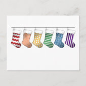6つのLGBTQプライドレインボークリスマスストッキングの列 シーズンポストカード (正面)