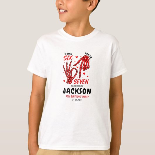 6と7の誕生日 スケルトンの手 パーティー Tシャツ (正面)