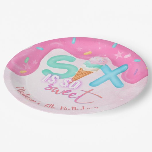 6はとても甘いピンクのつや消し ペーパープレート (アングル)