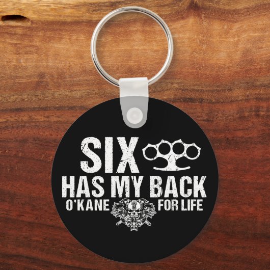 6はバックキーチェーンを持っている キーホルダー (正面)