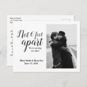 6フィート離れていない | ブラックカリグラフィー延期のお知らせ ポストカード (正面/裏面)