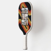 6フォトコラージュファンキーラインアートブラックサンセットカラー ピックルボールラケット (左)