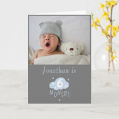 6ヶ月の灰色のベビー写真（雲と星） カード (黄色い花)