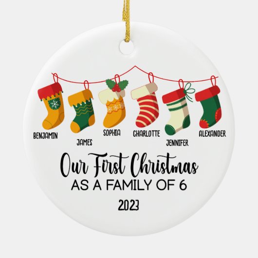 6人の初めてのクリスマスの名前をカスタムする セラミックオーナメント (裏面)