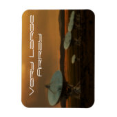 6個の衛星が一列に並び、非常に大きなアレイ マグネット (縦)