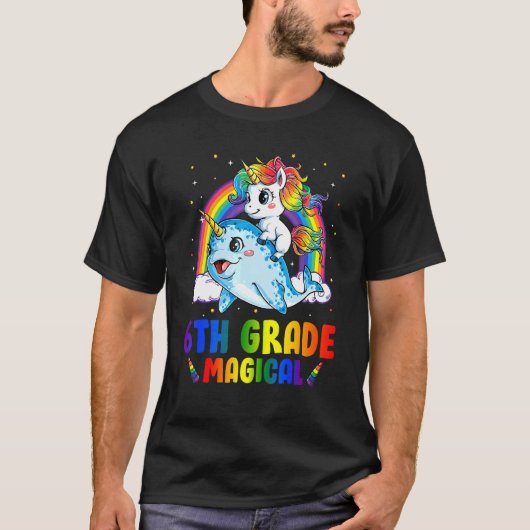 6年生の魔法のユニコーンNarwhalに戻るS Tシャツ (正面)