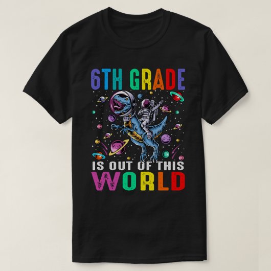 6年生は世界宇宙飛行士の恐竜の外だ Tシャツ (デザイン正面)