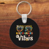 6年生Vibes -6年生チームレトロ1日目 キーホルダー (正面)