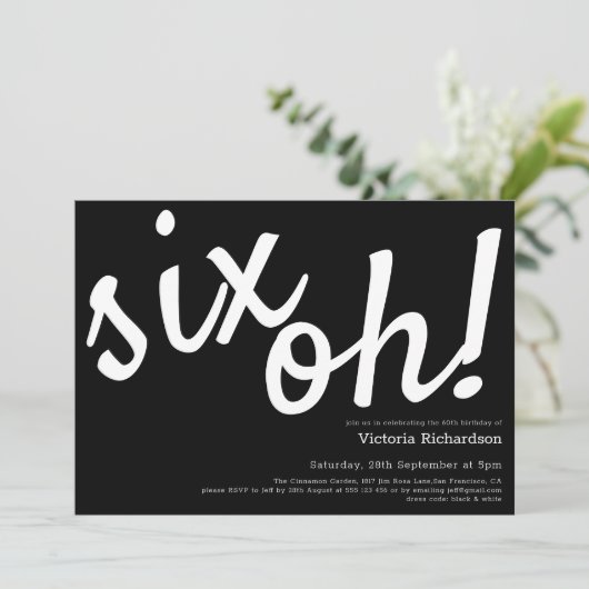 6時だ！60誕生日ミニマル白黒 おもしろい 招待状 (スタンド正面)