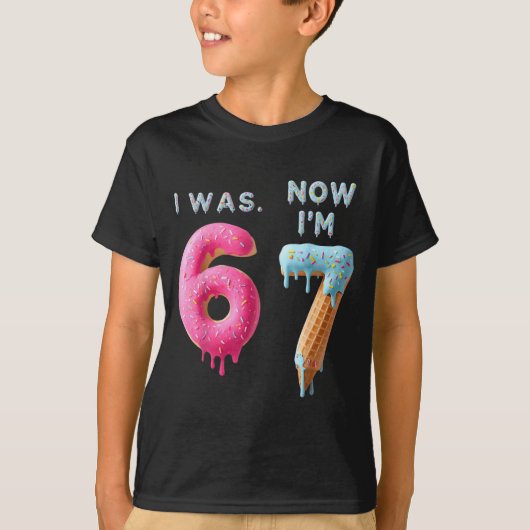6歳から7歳お誕生日おめでとう、面白い 67 流行りのネタ、7歳 Tシャツ (正面)