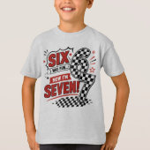 6歳から7歳になりました。おかしい7歳の誕生日 Tシャツ (正面)