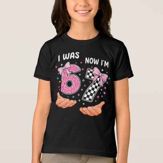 6歳から7歳へ かわいい誕生日の数字 トライブレンドTシャツ (正面)