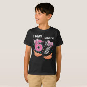 6歳から7歳へ かわいい誕生日の数字 Tシャツ (正面フル)