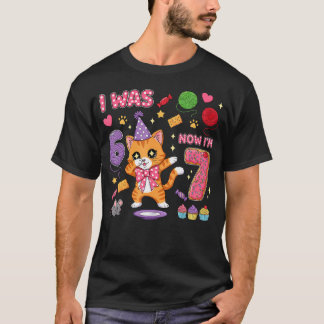 6歳から7歳へ!7歳の誕生日おめでとう ネコ 誕生日 少女 可愛いネコ Tシャツ