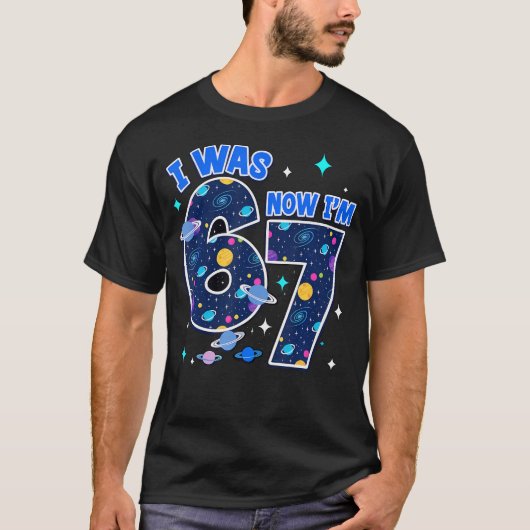 6歳から7歳へ!7歳の誕生日おめでとう!宇宙飛行士の誕生日Tシャツ Tシャツ (正面)