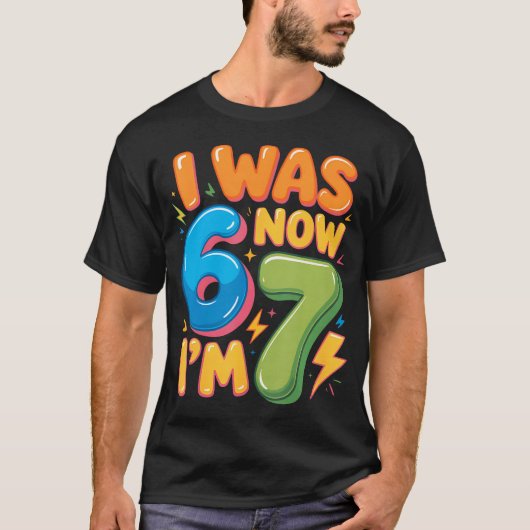 6歳から7歳へ 7歳の誕生日 おめでとう ボーイズ ガールズ Tシャツ (正面)